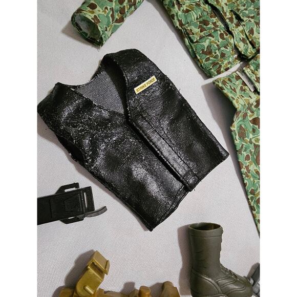 Vintage GI Joe Action Figure Lot with Footlocker Case - Picture 14 of 16